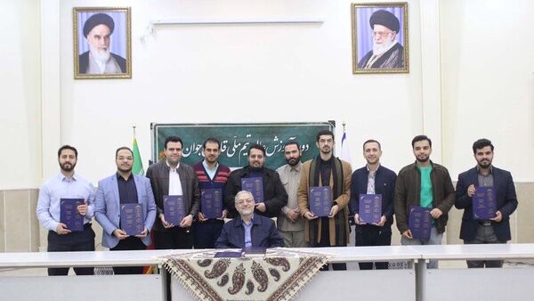 ۱۱ قاری جوان گواهی قرائت به روش‌های «حفص» و «ورش» دریافت کردند