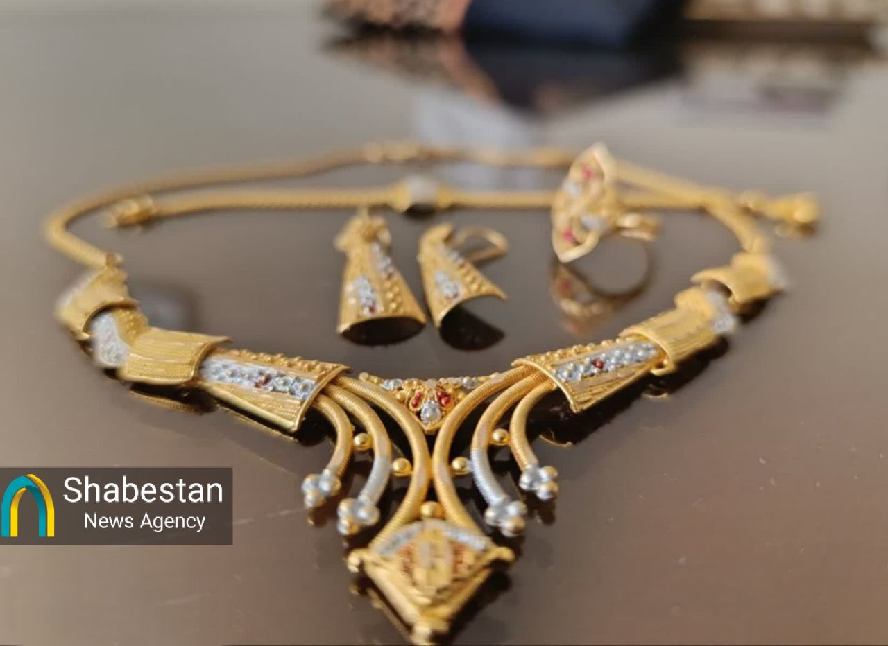 اهدای بیش از یکصد گرم طلا توسط یک بانوی رفسنجانی در پویش ایران همدل+تصاویر