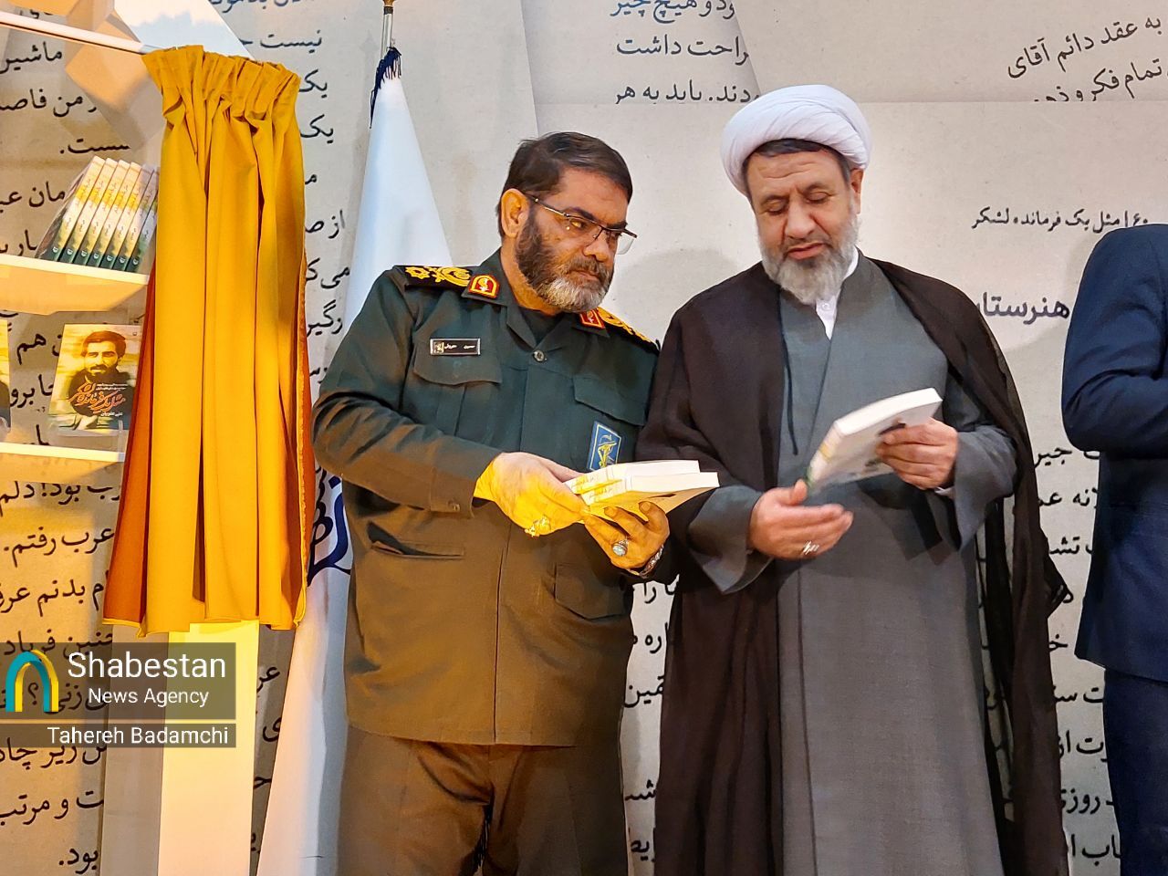 رونمایی از کتاب مثل یک فرمانده لشکر