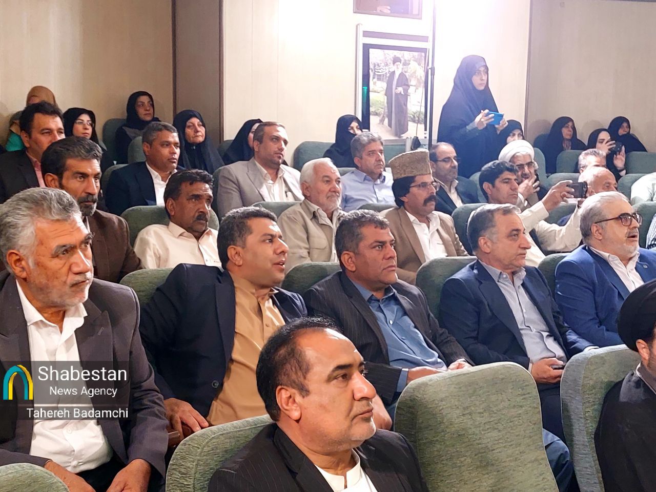 رونمایی از کتاب مثل یک فرمانده لشکر