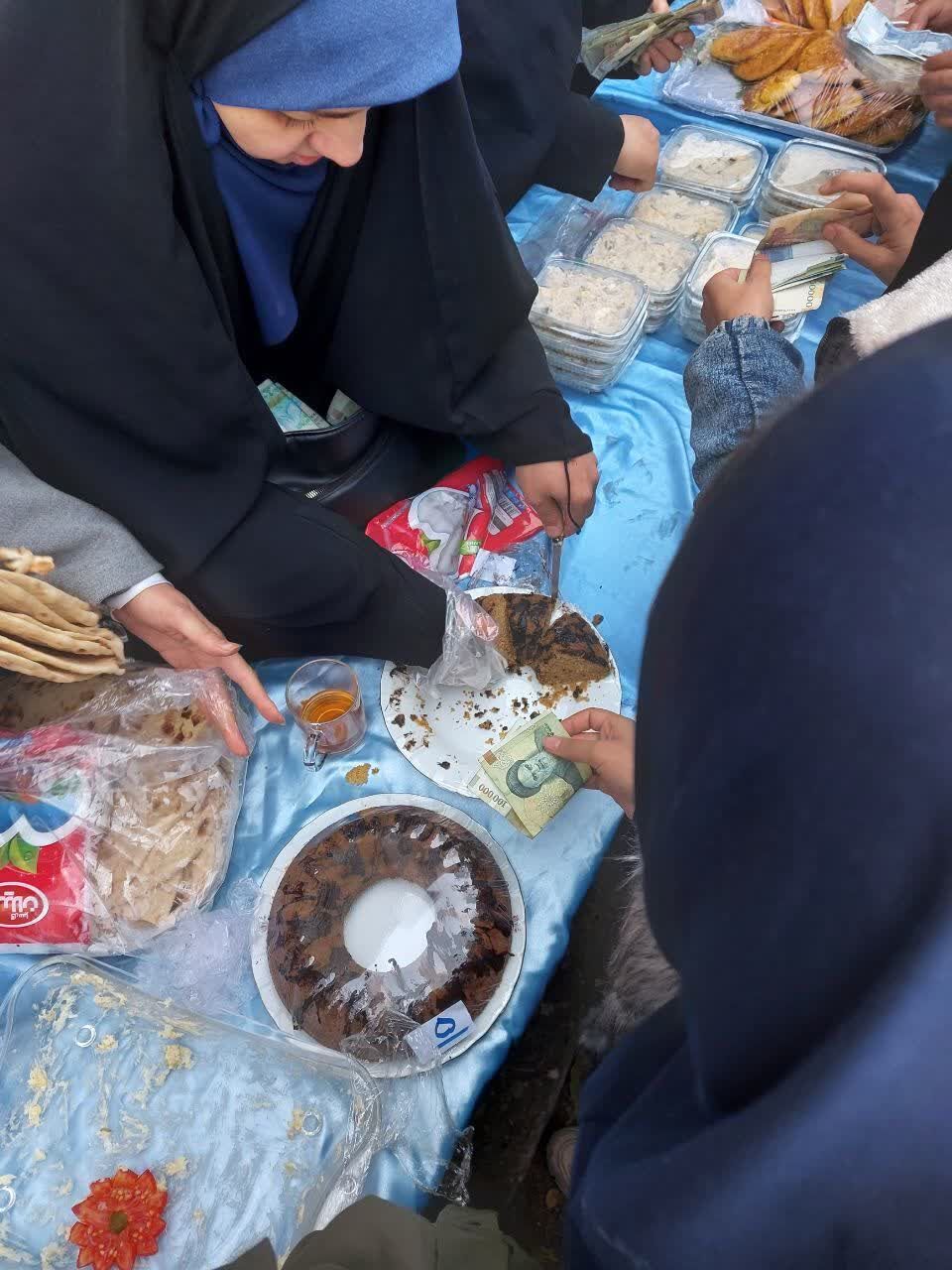 بازارچه دانش آموزی برای کمک به جبهه مقاومت در چناران