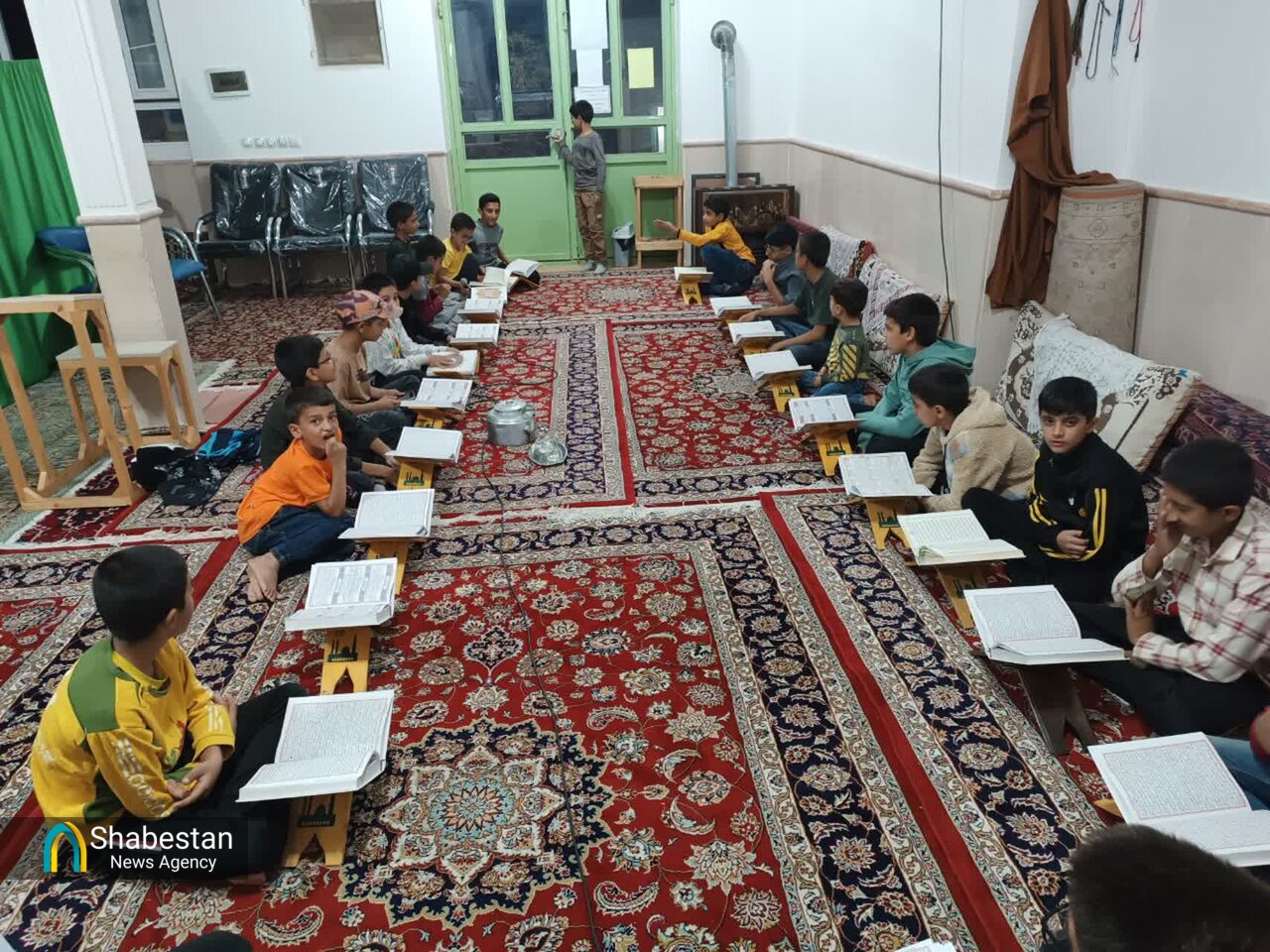 اهدای طلا و پخت نان، راه و رسم بانوان ارسکی برای کمک به جبهه مقاومت