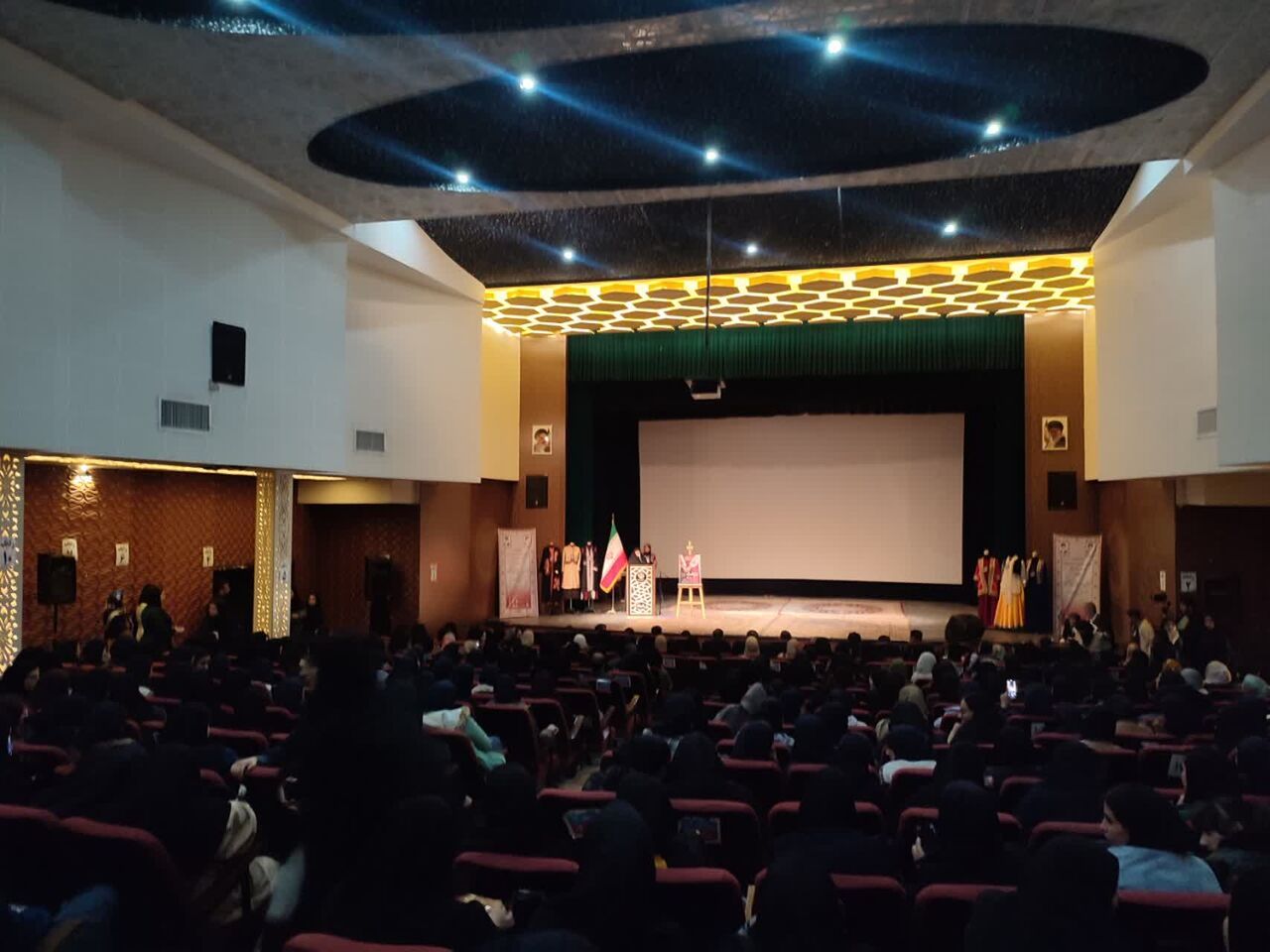 جشنوارههای مد و لباس جلوهای از بازخوانی داشتههای بومی و محلی است