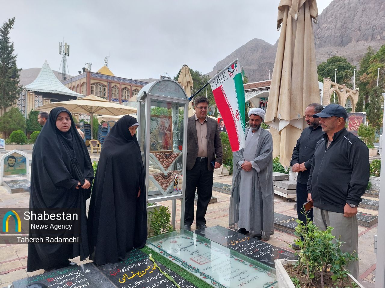 تجدید میثاق اعضای ستاد کانونهای مساجد کرمان با شهدا در آغاز هفته کتاب