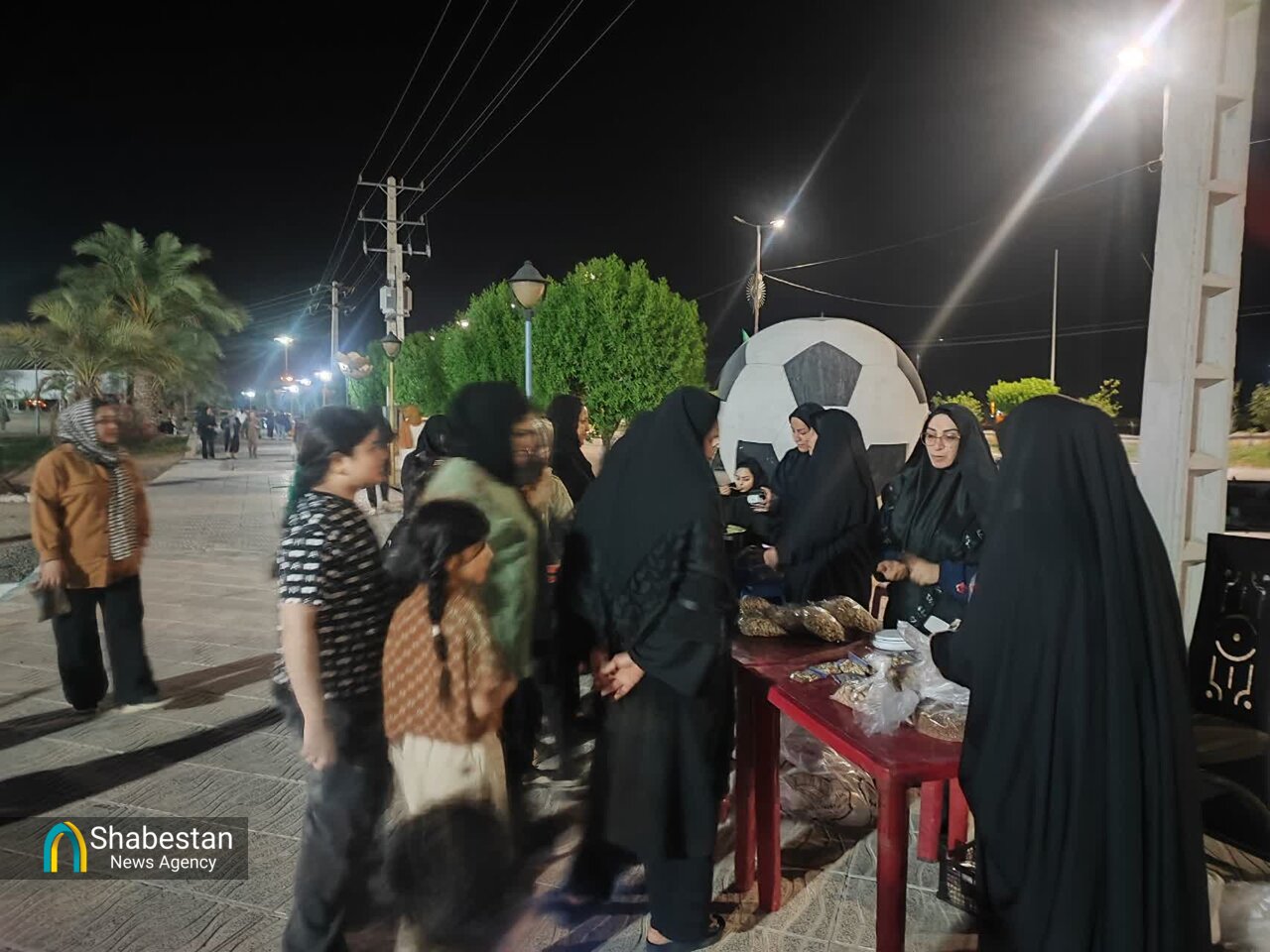 خاله مهری چادر همت را برای کمک به مردم لبنان به کمر بست