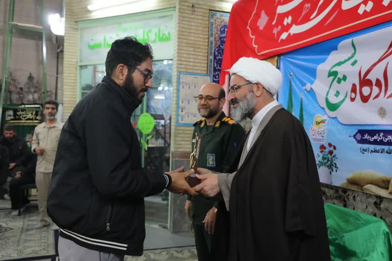 مسجد سنگر دفاع از ارزشها است