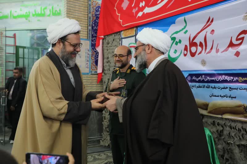 مسجد سنگر دفاع از ارزشها است