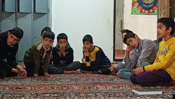 بچه مسجدیهای روستای حاج تقی کتابخانهدار شدند