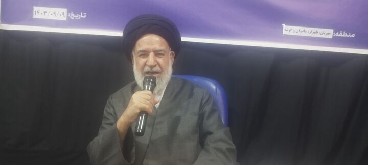 ذکر ائمه معصومین(ع) در مجالس ادا شود