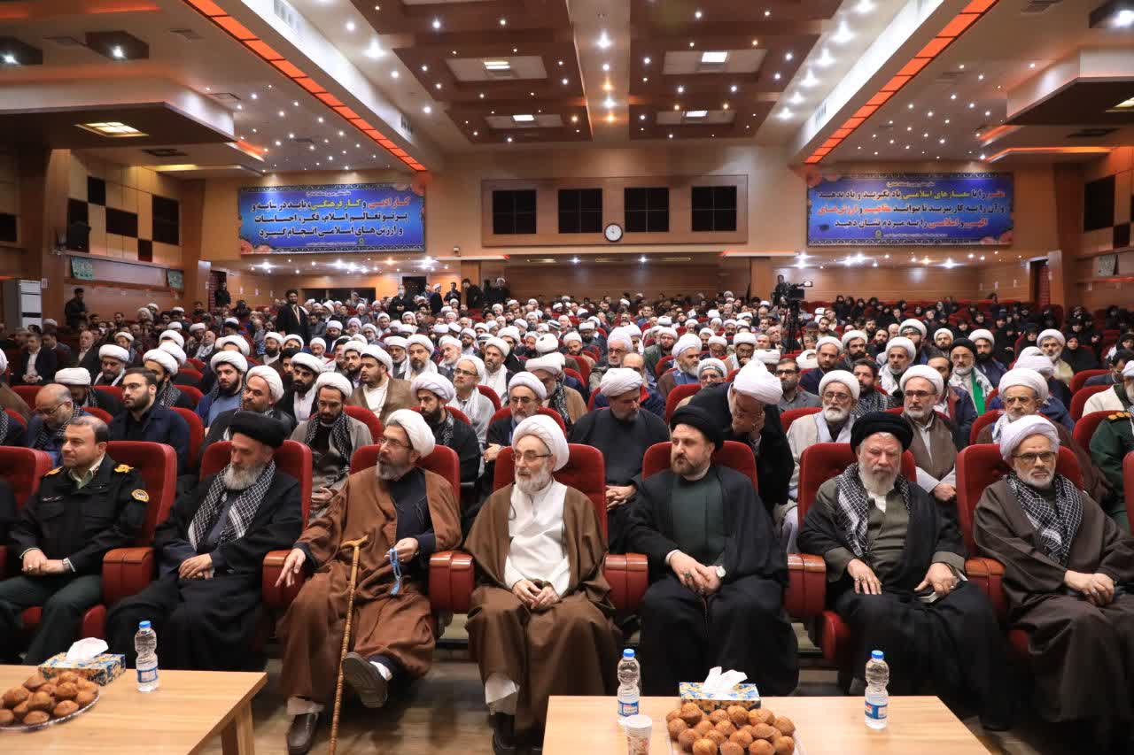 نقش روحانیت در همه آوردگاه‌های حساس و تاریخی برجسته است