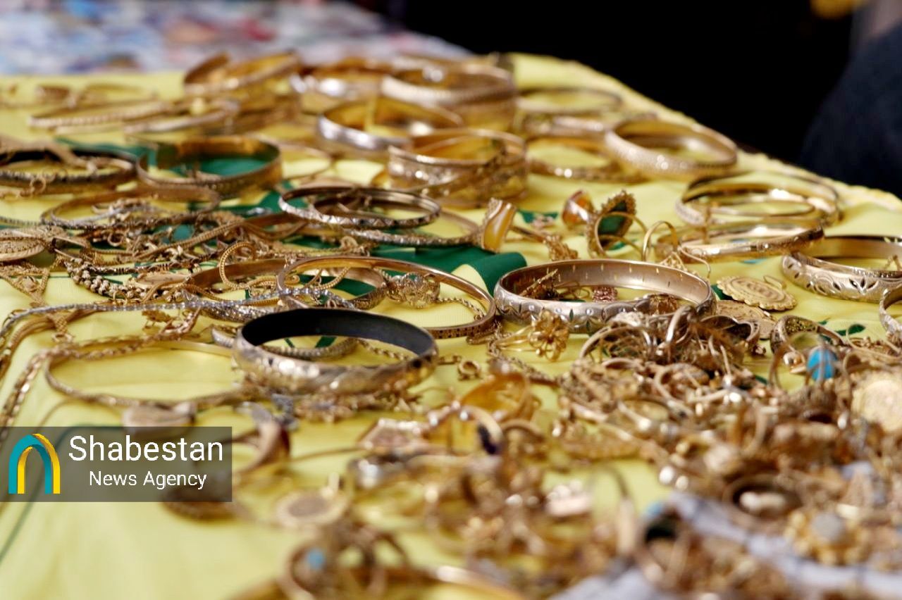 حرم شاهچراغ (ع)، قلب تپنده همدلی/ ۳ کیلو طلا و ۲ میلیارد پول نقد هدیه زائران به جبهه مقاومت