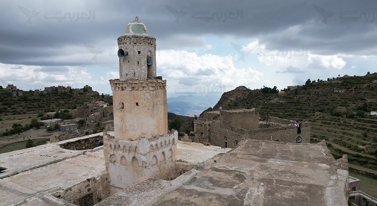 مسجدی شگفت‌انگیز در مکان «غار کهف»+عکس