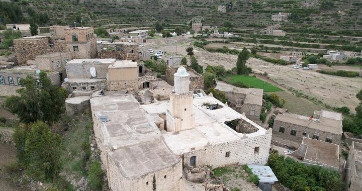 مسجدی شگفت‌انگیز در مکان «غار کهف»+عکس