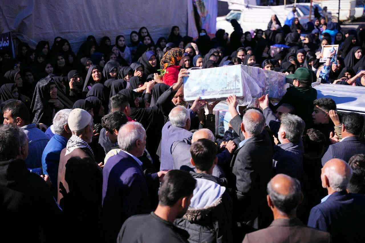 استقبال مردم از لالههای فاطمی در بخش افرینه معمولان