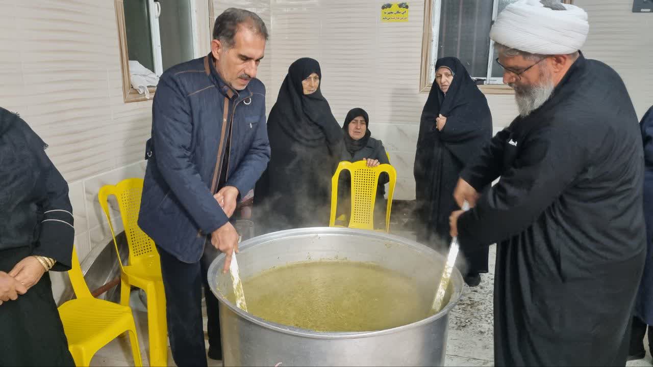 پخت نان برنجی و ۲۰۰کیلو آش نذری در کانون فرهنگی و هنری انصار الزینب (س) 