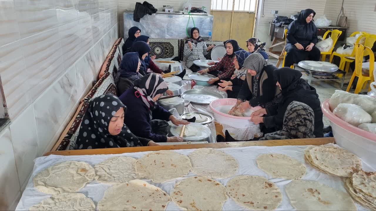 پخت نان برنجی و ۲۰۰کیلو آش نذری در کانون فرهنگی و هنری انصار الزینب (س)