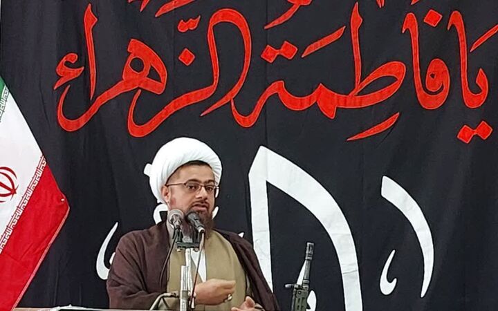 تریبون نماز جمعه جای توهین به مقدسات نیست