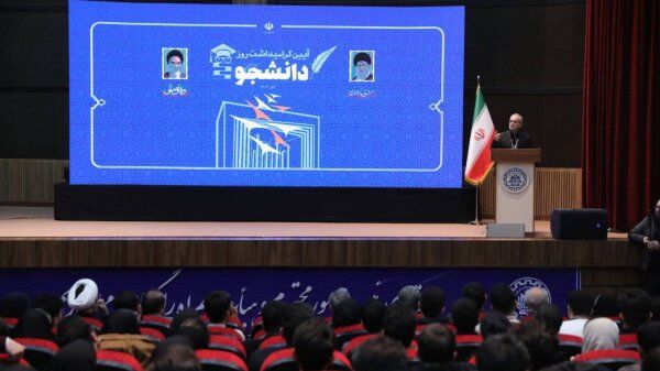 تفکر ساختارمند و روحیه تلاش برای حل مشکلات باید به دانشجویان منتقل شود