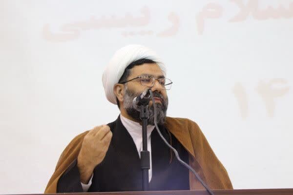 تبیین مفهوم مقاومت وظیفه دلسوزان انقلاب است