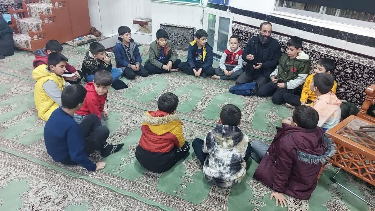 مسجد امام جعفر صادق(ع) هفتون برای تمام هفته