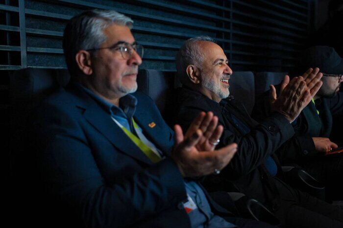 «محمدجواد ظریف» به تماشای مستند «من هامونم» نشست