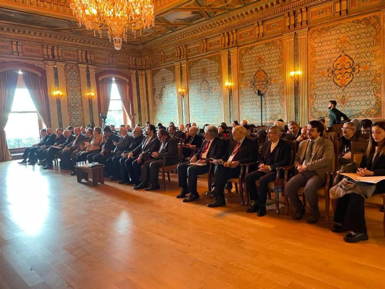 شهریار سنت منقبت‌سرایی را در اوج زیبایی احیا کرد