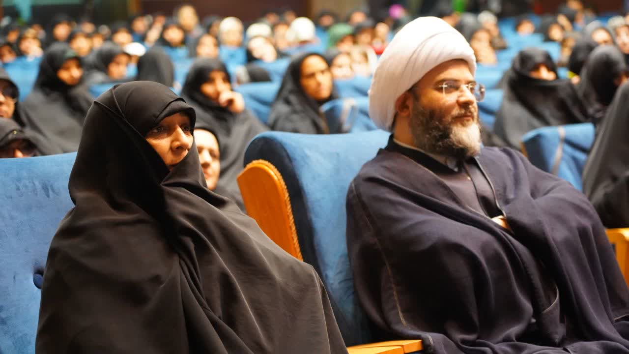 سلسله همایشهای «بانوان بهشت» افتتاح شد/ تجلیل از بانوان پیشکسوت هیأت
