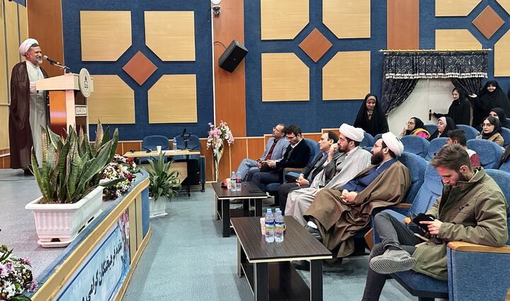 جوانان مبانی معرفتی را در خود تقویت کنند