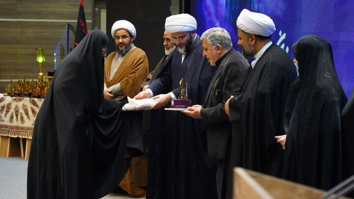 سلسله همایش‌های «بانوان بهشت» افتتاح شد/ تجلیل از بانوان پیشکسوت هیأت