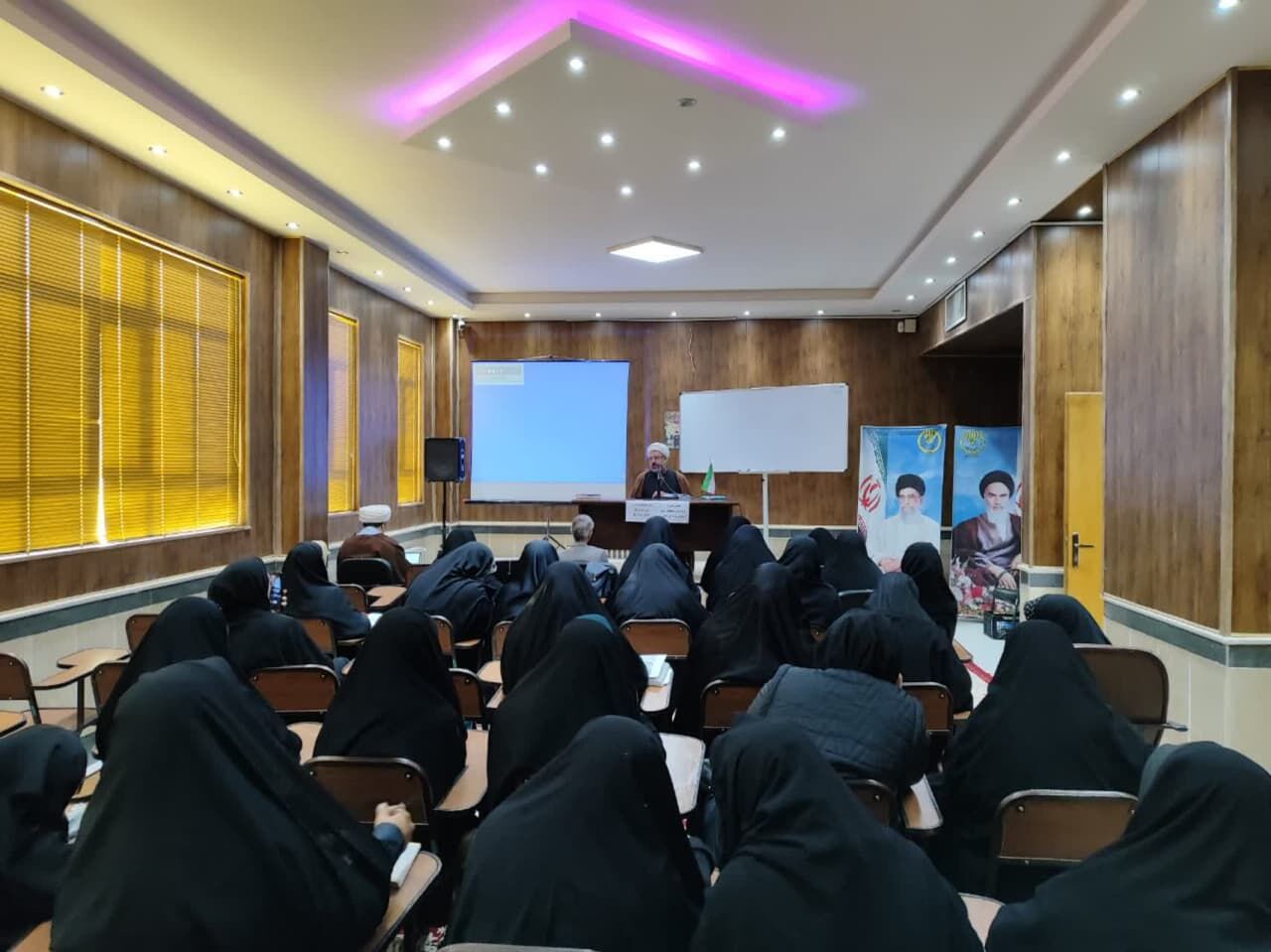 بر اساس آموزههای قرآن، استقامت دارای برکات فراوانی است