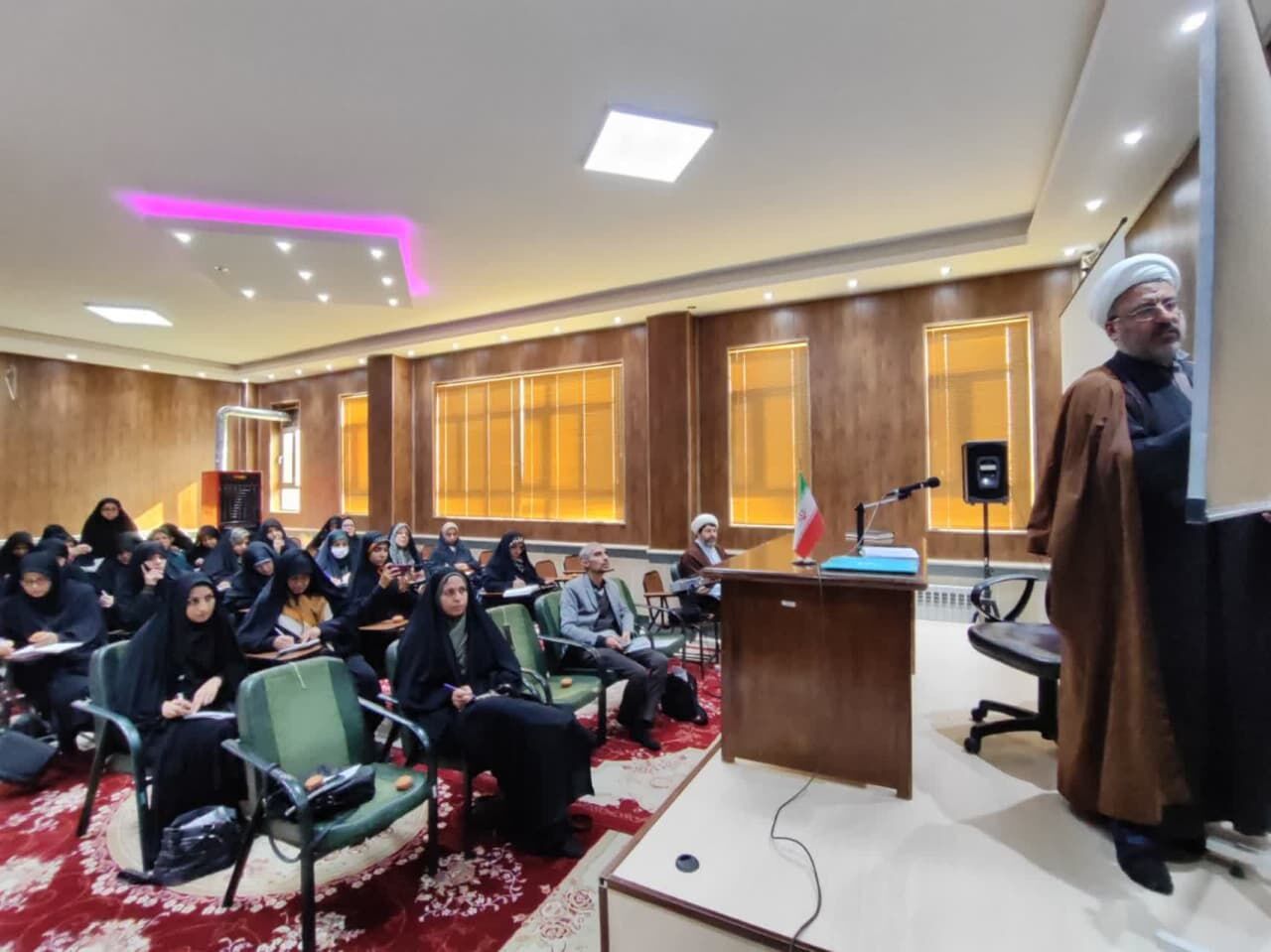 بر اساس آموزههای قرآن، استقامت دارای برکات فراوانی است