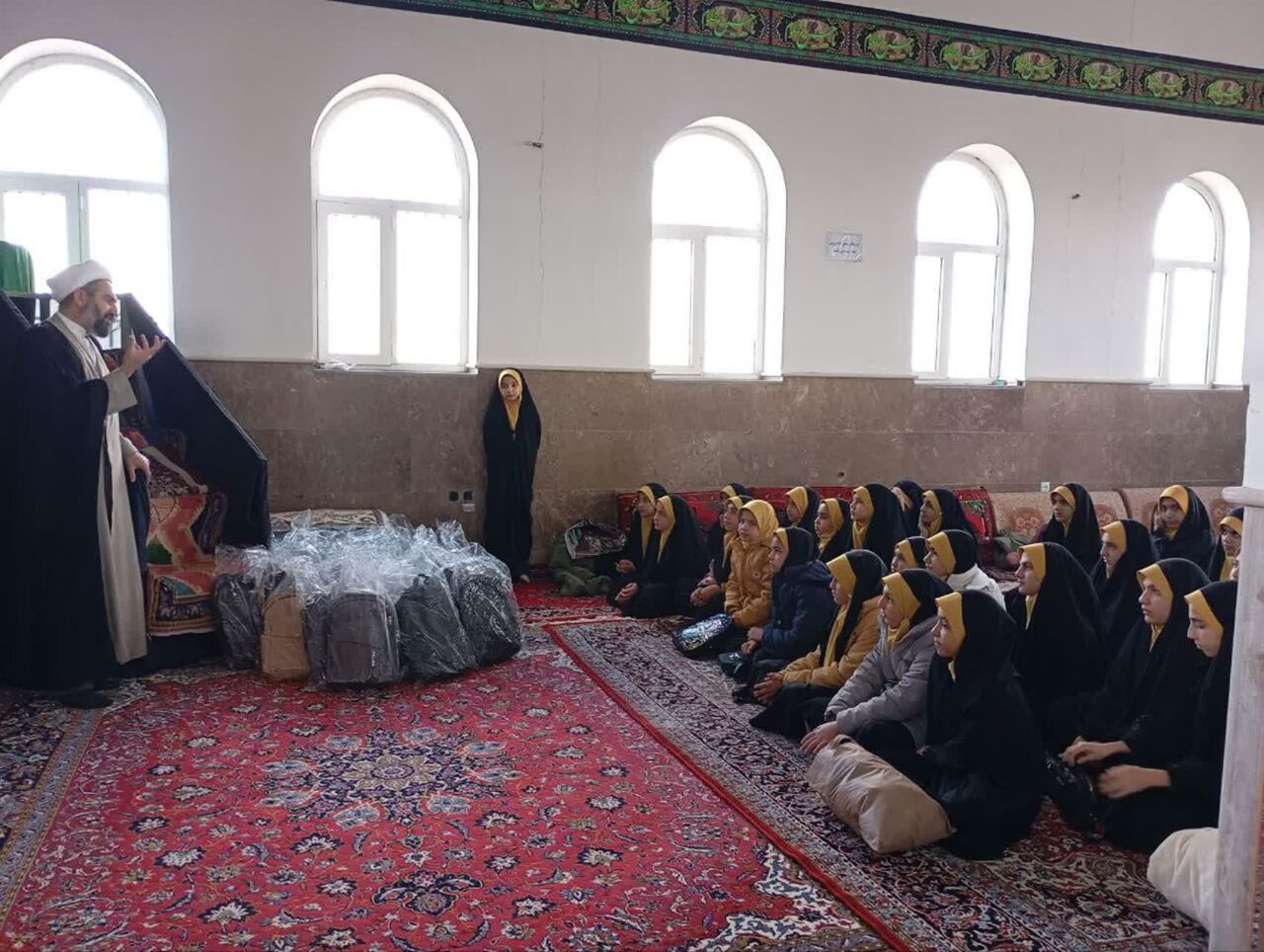 تقدیر از اعضای گروه سرود هدی در آستان مقدس امامزاده مرضیه خاتون