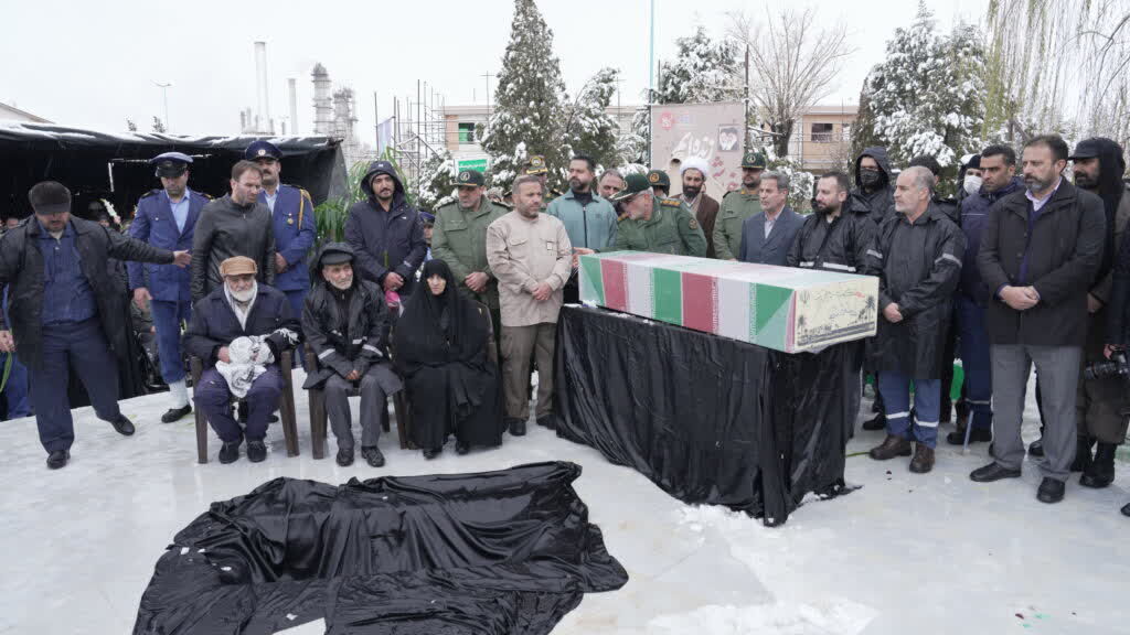 پیکر مطهر شهید گمنام دفاع مقدس در پالایشگاه شازند آرام گرفت