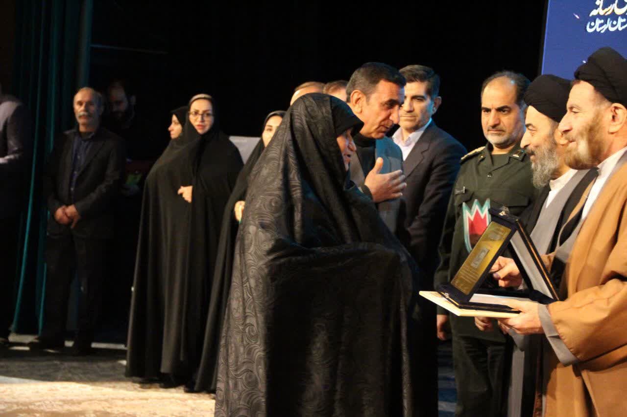 خانواده شهدای رسانه لرستان تجلیل شدند