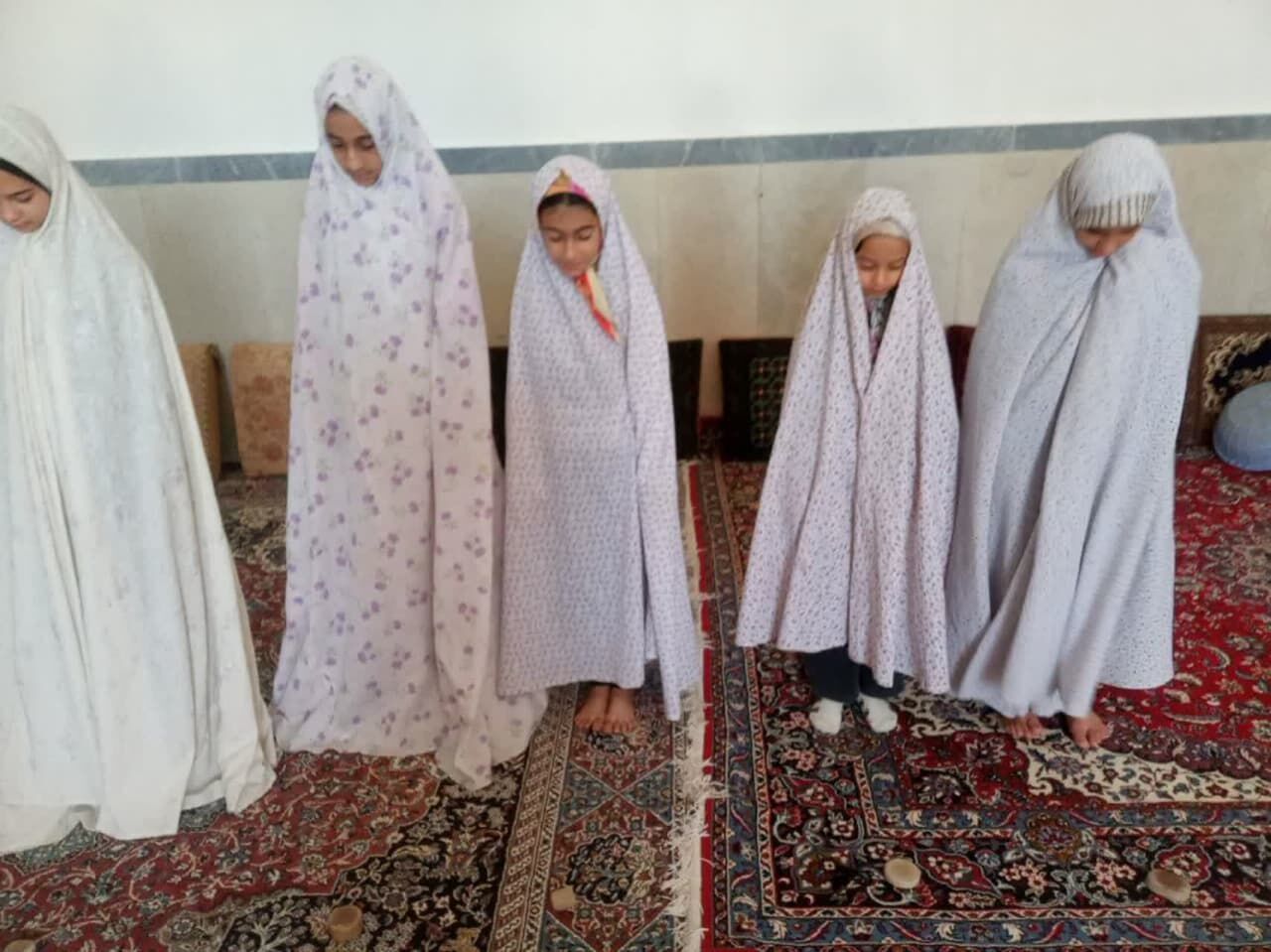 به همت بانوان مسجدی سفره حضرت رقیه(س) گسترده شد