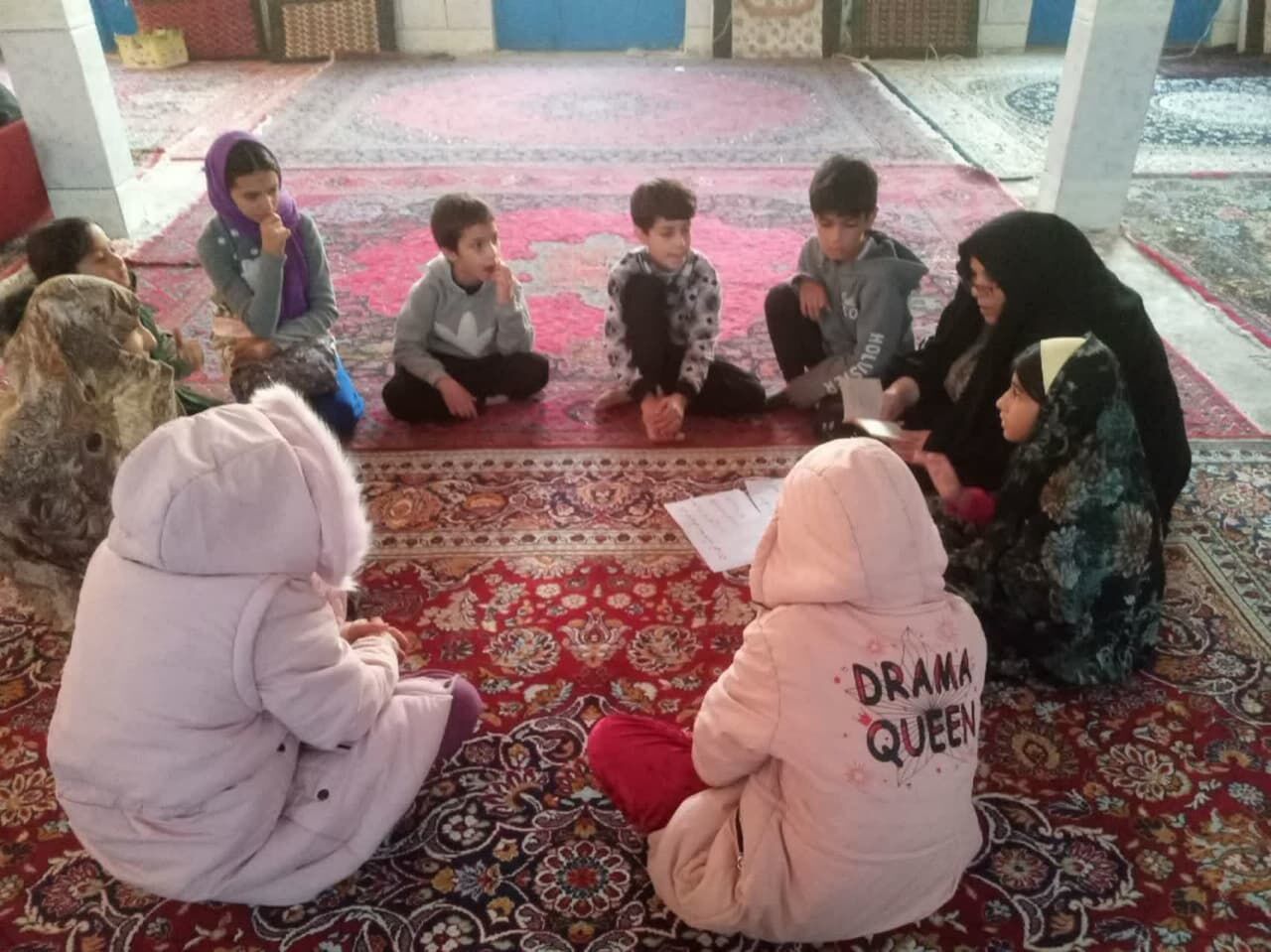 به همت بانوان مسجدی سفره حضرت رقیه(س) گسترده شد