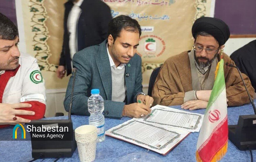 موج مهربانی به ساحل انزلی رسید؛ نمازخانهای در دل دریا