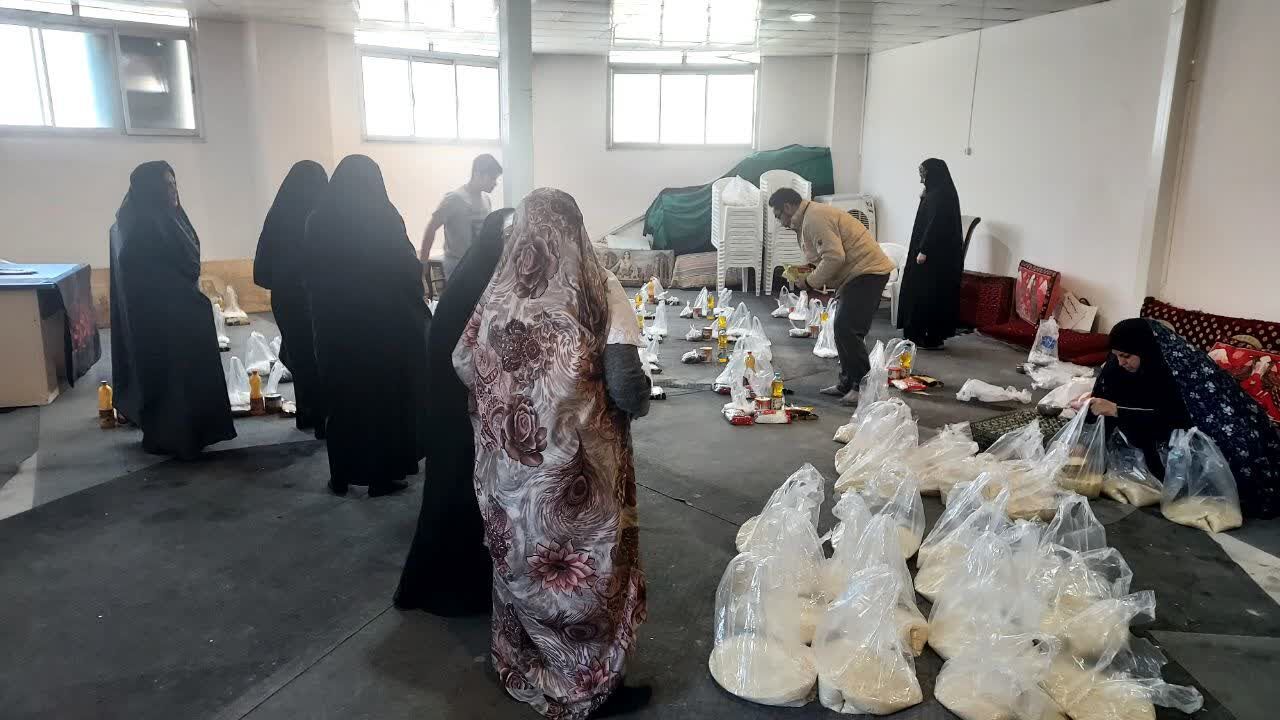 تهیه و توزیع بستههای کمک مومنانه همزمان با وفات حضرت امالبنین(س)