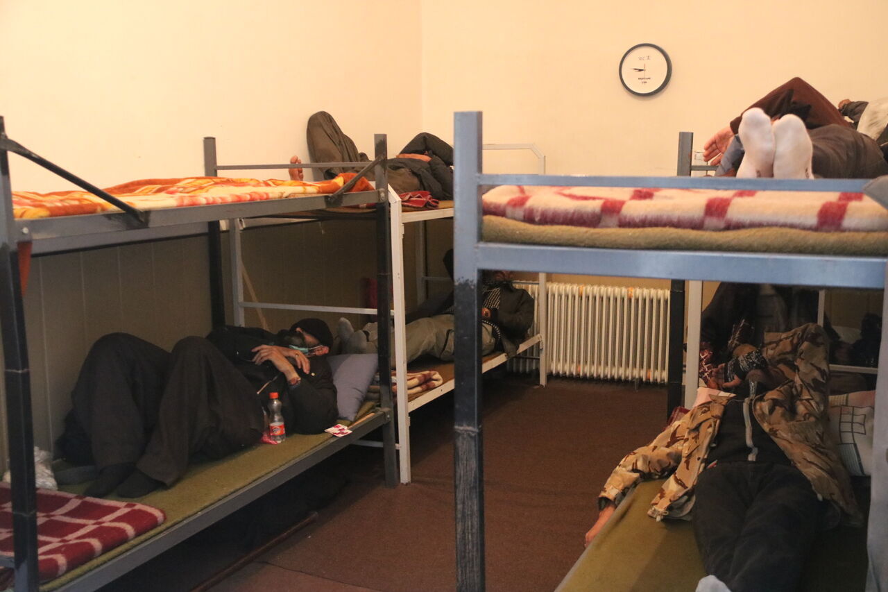 پناه امن زمستان؛ وقتی شهر دست‌هایش را برای بی‌پناهان باز می‌کند