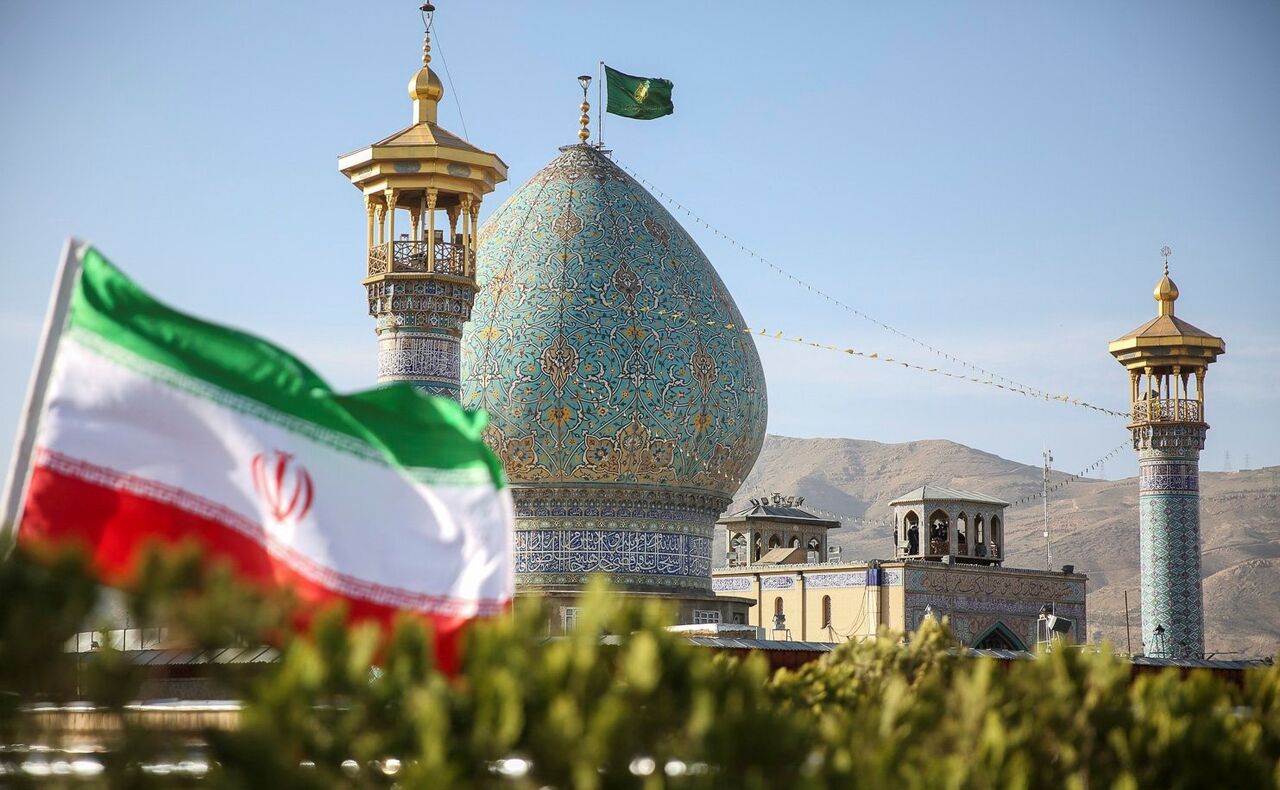 حرم شاهچراغ (ع)؛ طواف دلها در بهار شیراز