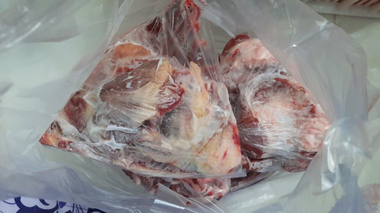 توزیع ۱۰۴ بسته یلدایی بین نیازمندان روستای شهید آباد