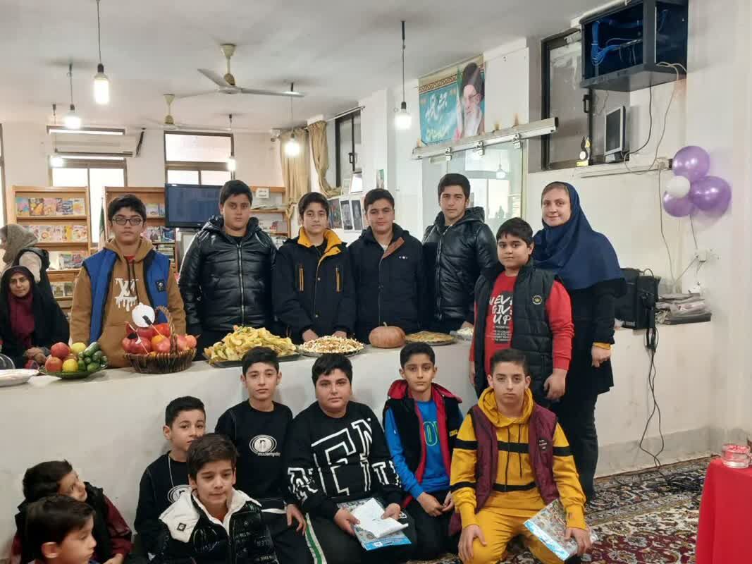 توزیع ۱۰۴ بسته یلدایی بین نیازمندان روستای شهید آباد