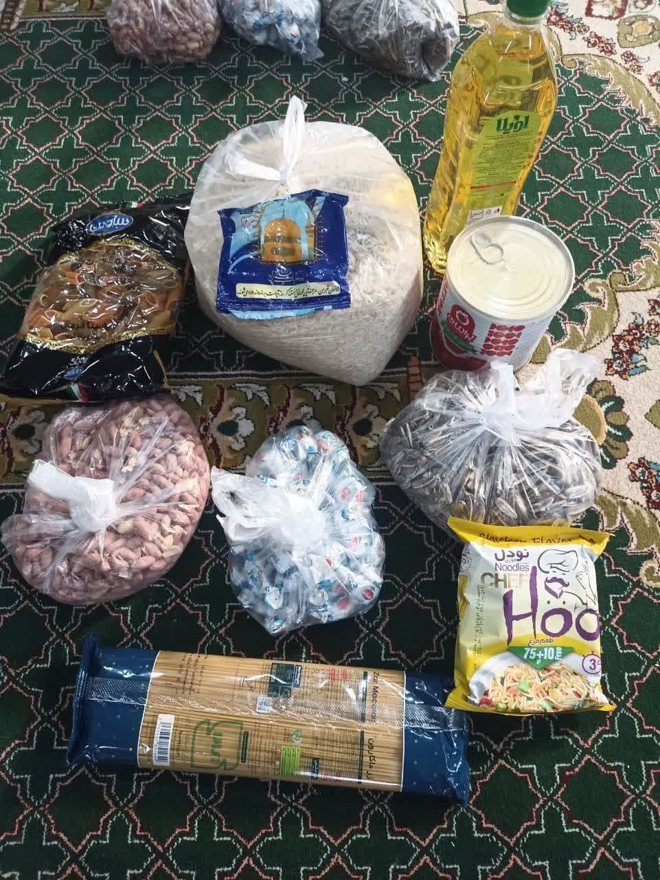 تهیه و توزیع بیش از ۵۰ بسته حمایتی شب یلدا بین خانوادهای کمبرخوردار در کرمانشاه