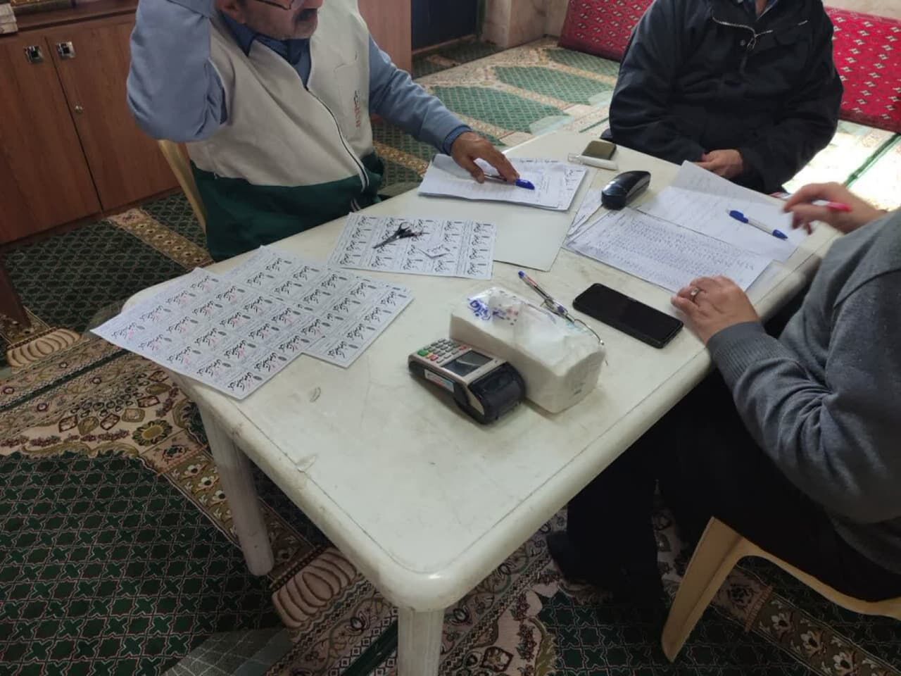 تهیه و توزیع بیش از ۵۰ بسته حمایتی شب یلدا بین خانوادهای کمبرخوردار در کرمانشاه