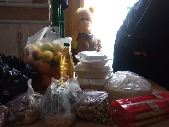 توزیع ۷۵ بسته یلدایی در بین نیازمندان از سوی کانون ام ابیهای ملایر