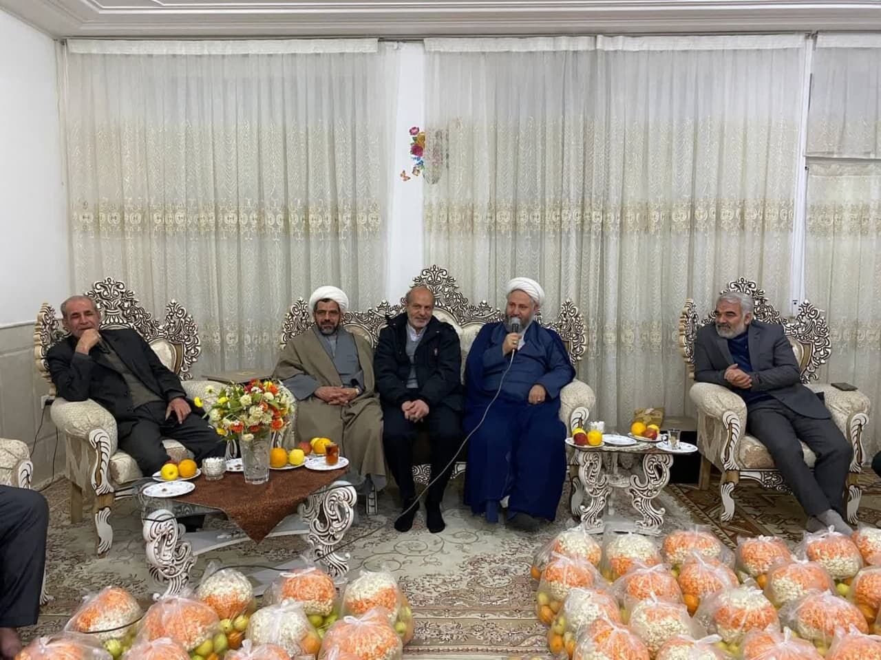 توزیع ۴۵۰ بسته کمک مومنانه شب یلدای مهدوی در آران و بیدگل