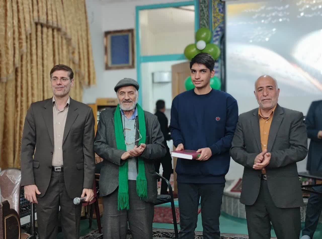 ویژه برنامه «یلدای قرآنی» در مجمع قاریان و حافظان هلال آران و بیدگل برگزار شد