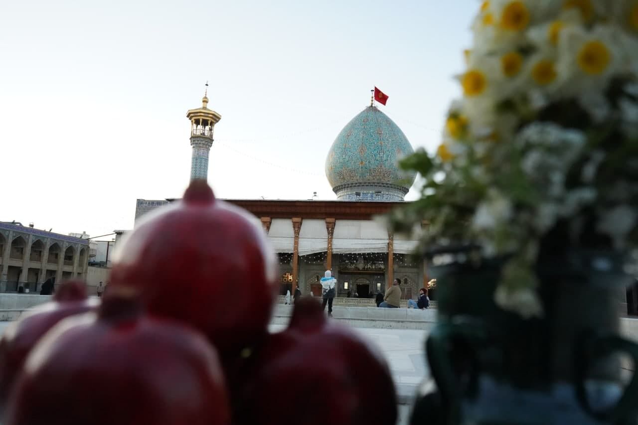 بلندترین شب سال، در کنار حضرت شاهچراغ/ یلدای شیرازیها در حرم