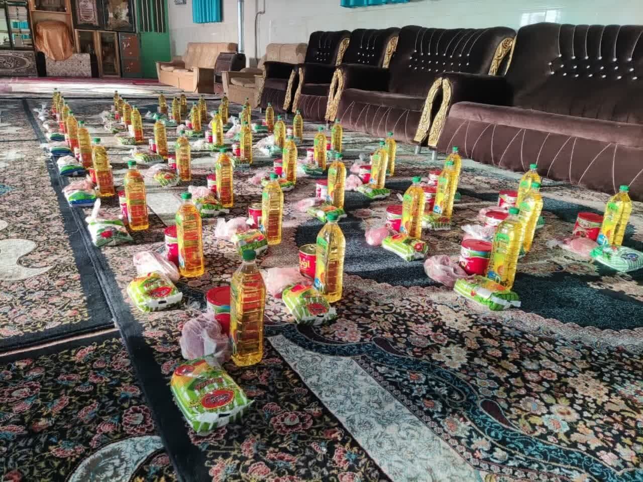 بستههای معیشتی بین نیازمندان ازنا توزیع شد