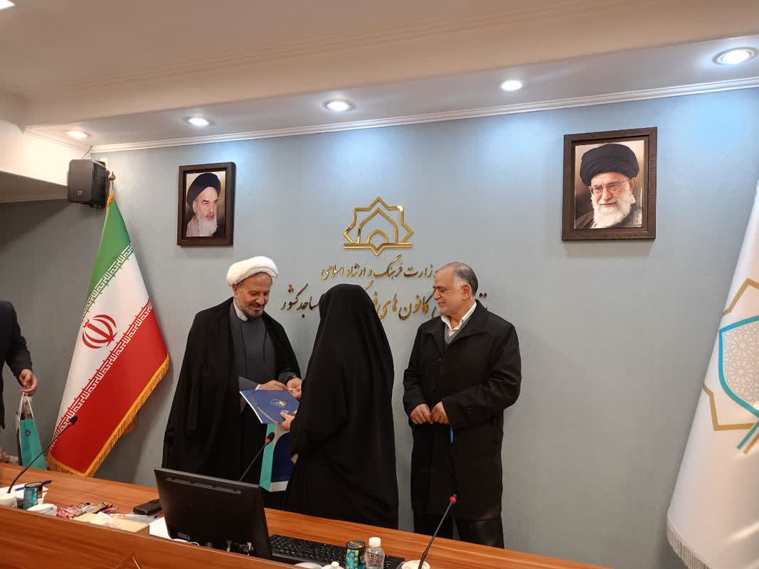 دلیل ما برای بزرگداشت روز زن، الهی است/ عمده کار در کانونهای مساجد با بانوان است